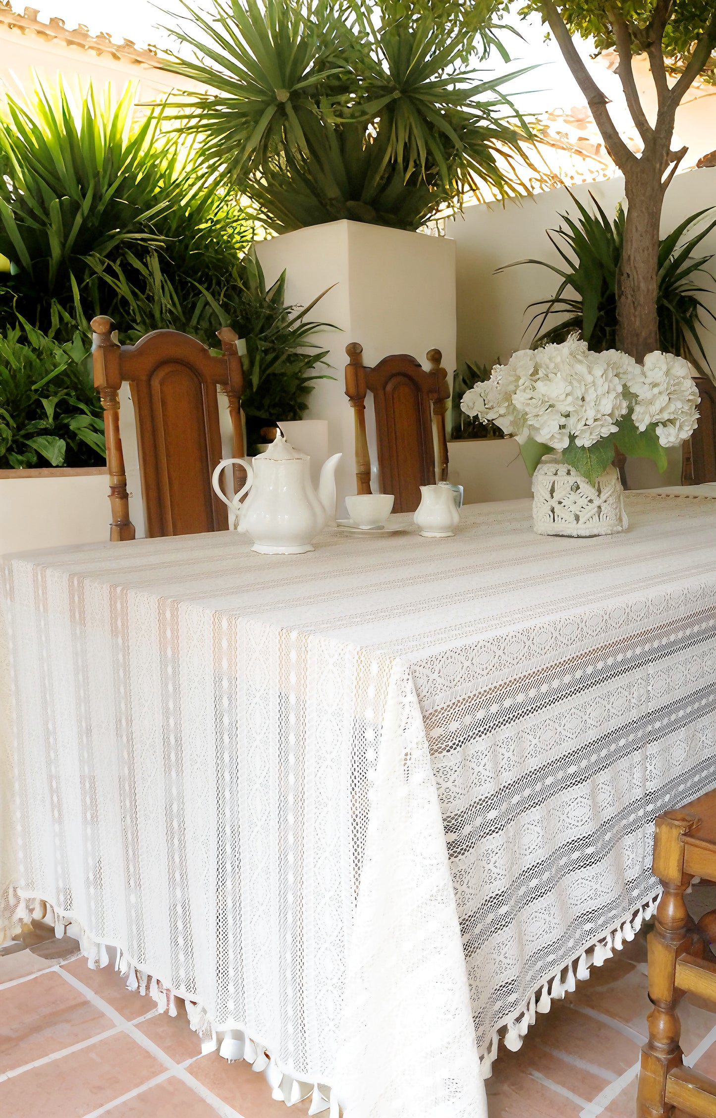 White Hollow Tassel Holiday Alfresco Afternoon Tea Tablecloth