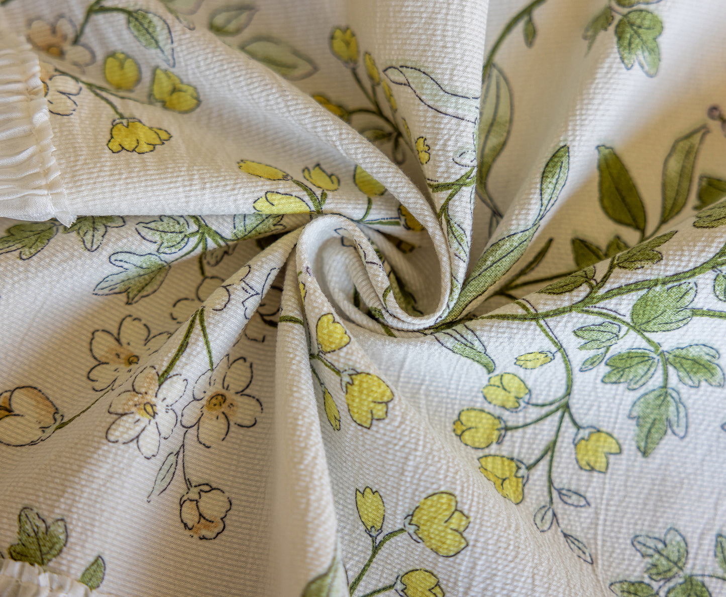 Sweet Gardenia Ruffle Dining Tablecloth