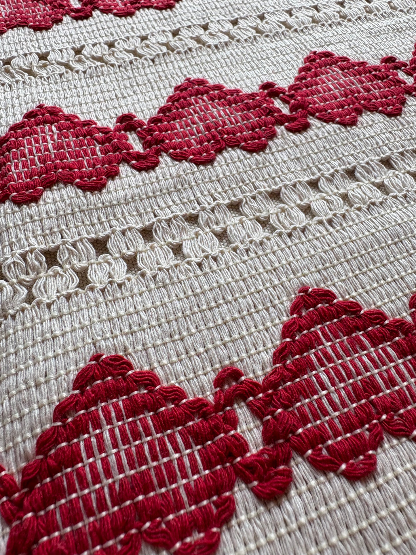 HeartRose Linen Tassel Table Runner