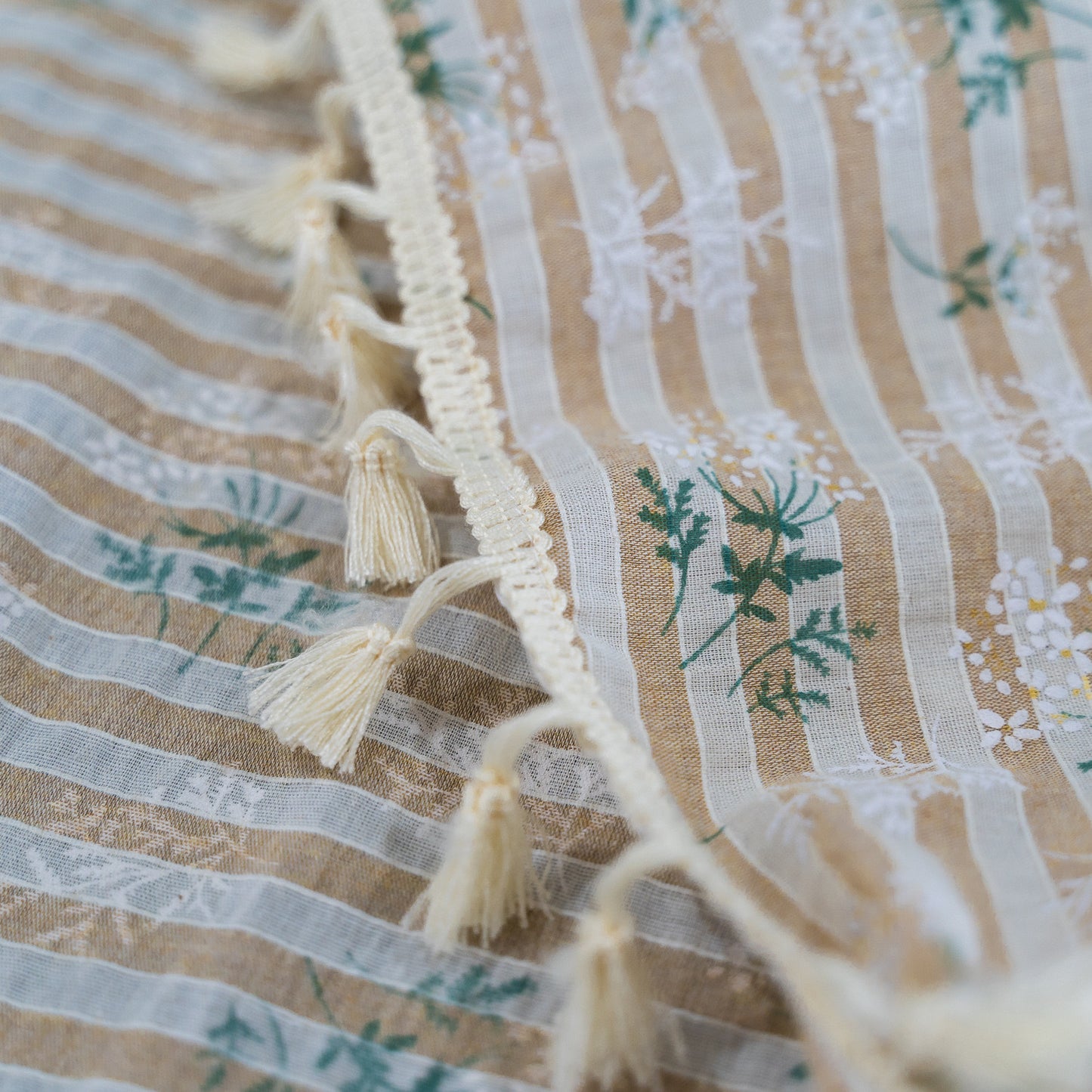 Green Leaf Stripes Tassel Alfresco Picnic Dining Tablecloth