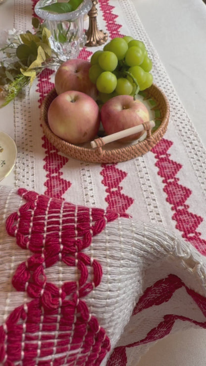 HeartRose Linen Tassel Table Runner